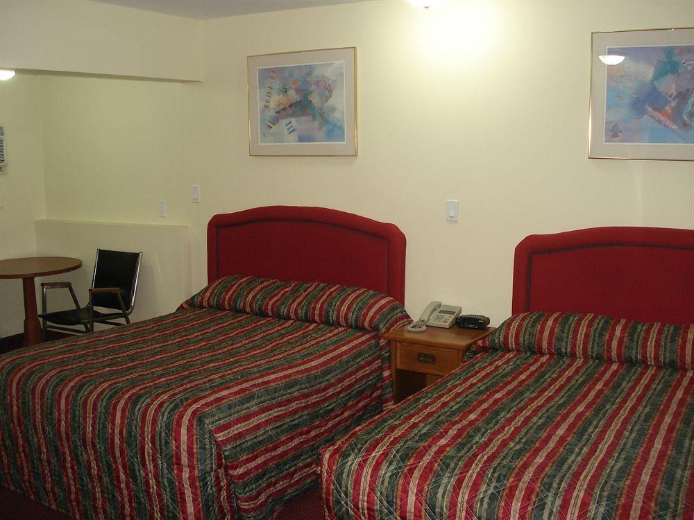 Lincoln Motel Sturgeon Falls Exterior foto